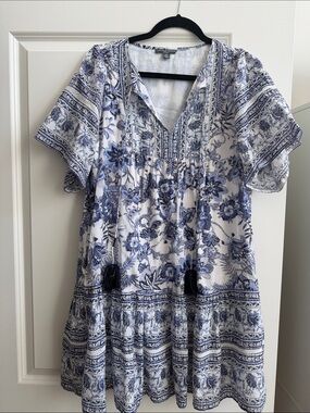 Chelsea & Theodore Blue and White Floral V-Neck Tassel Tunic